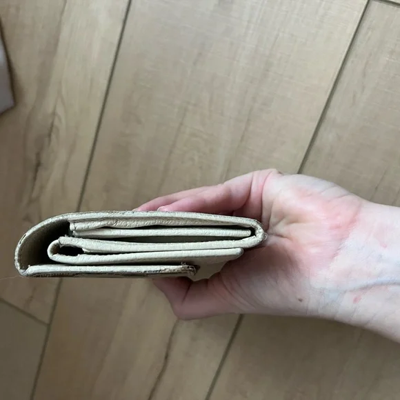 Gucci Beige and Brown Monogram Clutch - Picture 5 of 5